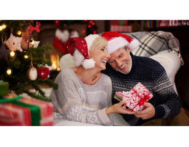 Топ-7 подарунків людям похилого віку на Різдво та Новий рік: корисні ідеї від MED1