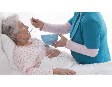 Догляд за людиною після інсульту: як допомогти близькому відновитись