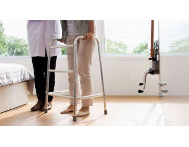 Walkers with or without wheels? Tips for choosing the right model