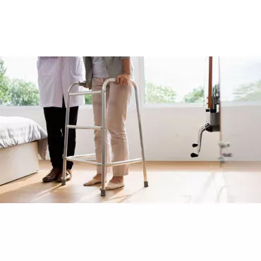 Walkers with or without wheels? Tips for choosing the right model