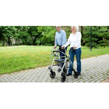 Роллер на колесах: как правильно пользоваться пожилым людям