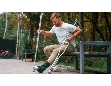 Canes, walkers or crutches: what to choose to maintain mobility?