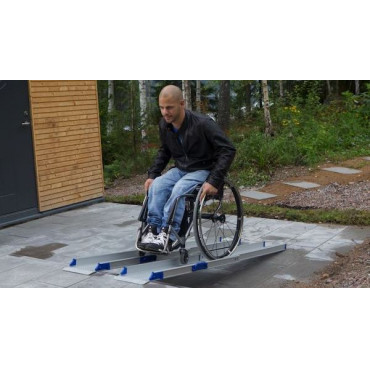 Складная рампа для людей на инвалидной коляске — must-have для активной жизни