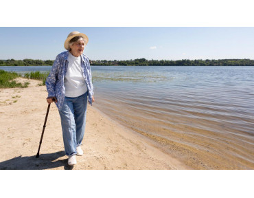 How to choose and buy a cane for walking and rehabilitation
