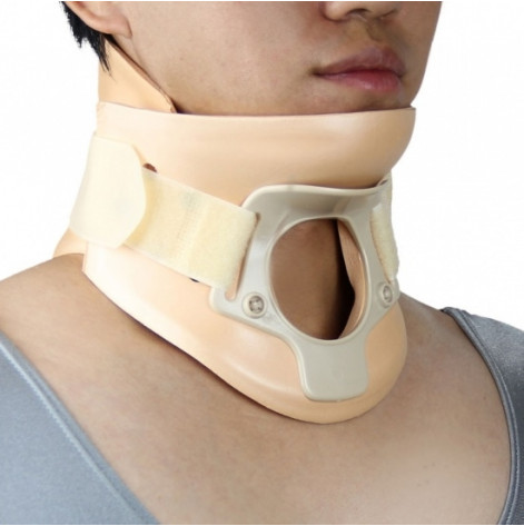 CC-06 Neck collar with hole S / M