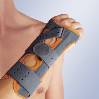 M760/1 wrist orthosis-hand immobilization splint on the palm