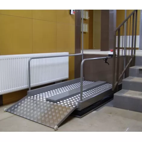 Lifting platform with vertical movement for the disabled model PPN-1 (P300)