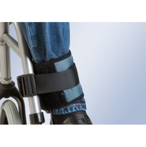 Belt for fixing the lower leg in the stroller